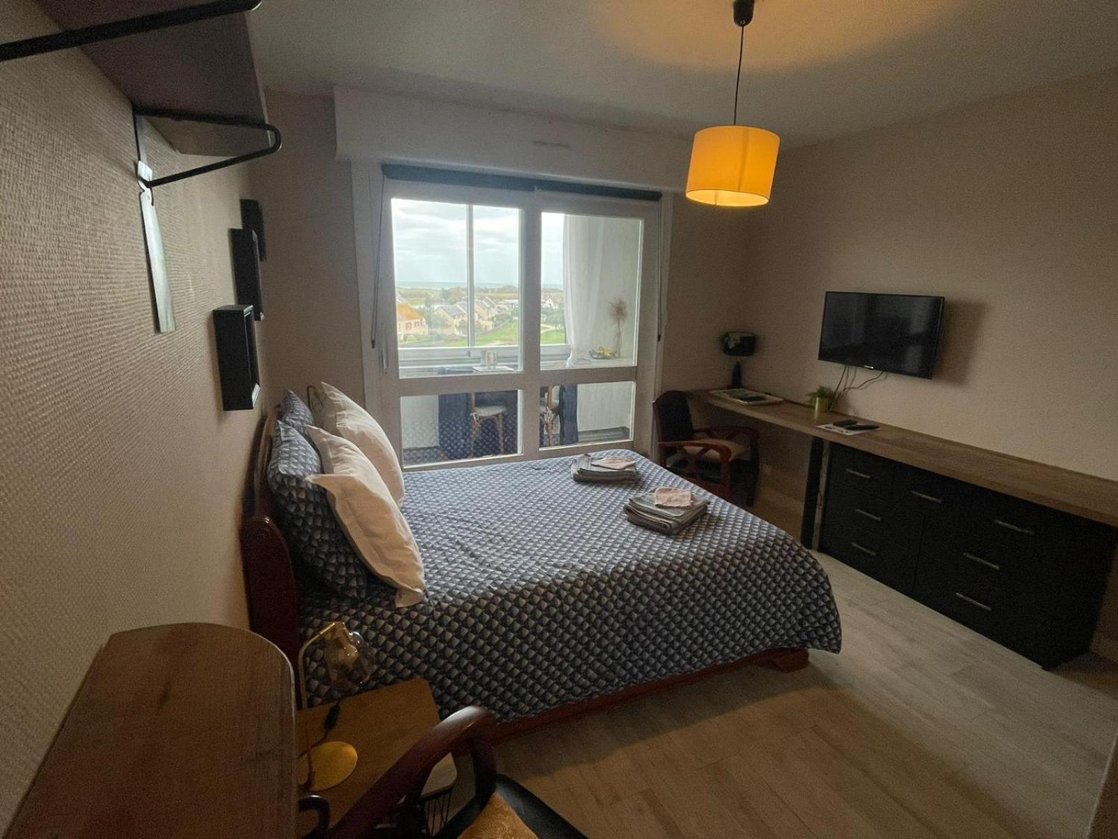 Studio 24 - Coucher De Soleil & Vue Mer Courseulles-sur-Mer Exteriör bild